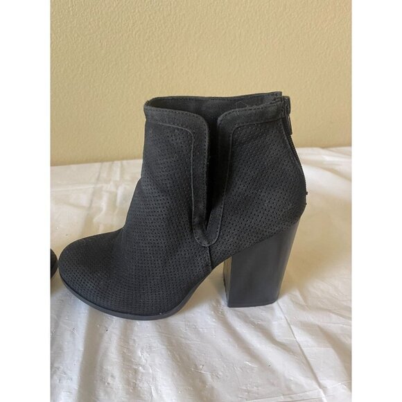 Call it spring  perforated ankle  boot  size 8 zip up - Picture 7 of 15